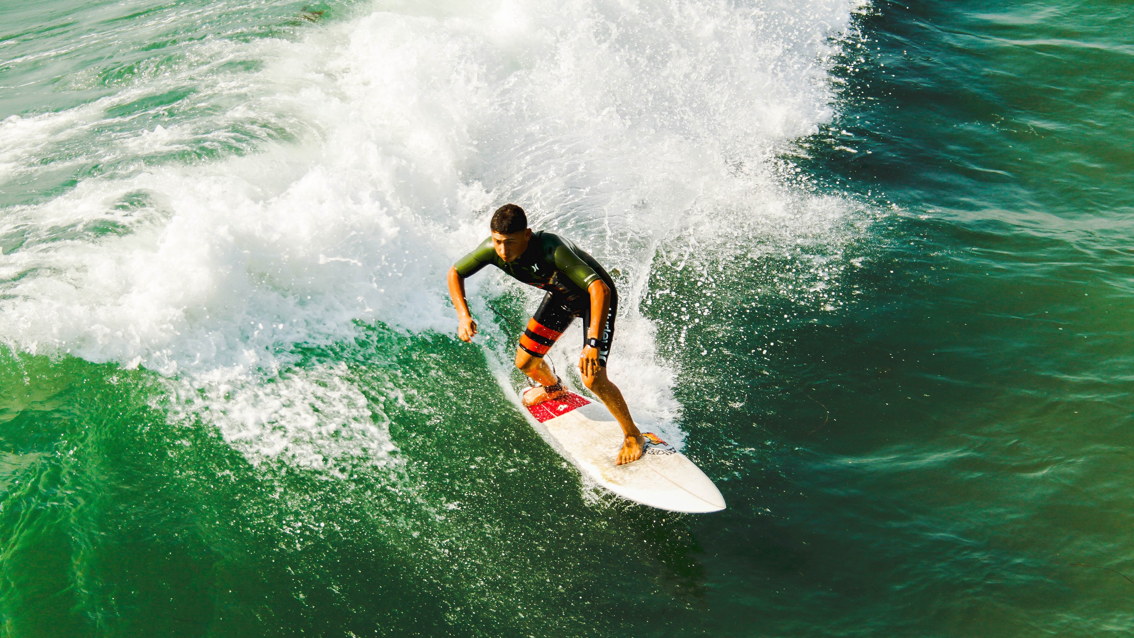 国际快闪滑冰秀，冰上舞者挥洒青春热情，滑冰舞蹈视频